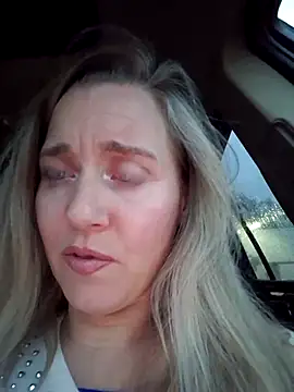 Snapshot of SkyelarSommer chatting on 02-19-25, 11:04 SkyelarSommer online show from 02-19-25, 11:04