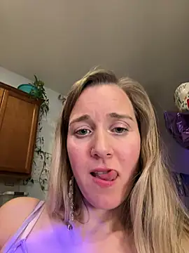 Snapshot of SkyelarSommer chatting on 02-23-25, 05:45 SkyelarSommer online show from 02-23-25, 05:45