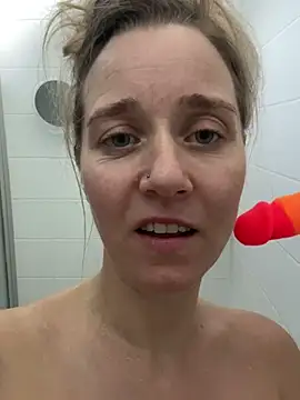 Snapshot of SkyelarSommer chatting on 03-04-25, 06:50 SkyelarSommer online show from 03-04-25, 06:50