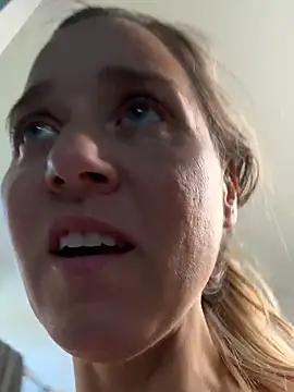 Snapshot of SkyelarSommer chatting on 09-29-25, 01:38 SkyelarSommer online show from 09-29-25, 01:38