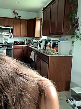 Snapshot of SkyelarSommer chatting on 09-30-25, 01:27 SkyelarSommer online show from 09-30-25, 01:27