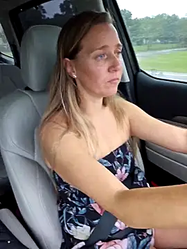 Snapshot of SkyelarSommer chatting on 10-04-25, 08:07 SkyelarSommer online show from 10-04-25, 08:07