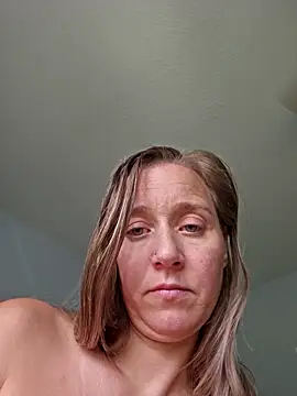 Snapshot of SkyelarSommer chatting on 10-17-25, 03:36 SkyelarSommer online show from 10-17-25, 03:36