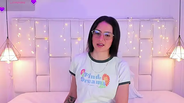 SarahSophia  online show from 02-03-25, 11:42