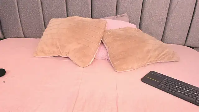 Snapshot of samantha_stan chatting on 11-18-25, 12:09 samantha stan online show from 11-18-25, 12:09