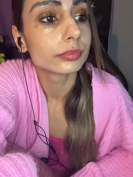 LaPetitechienne1 online show from 12-18-24, 09:18