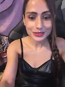 LaPetitechienne1 online show from 12-31-24, 11:39