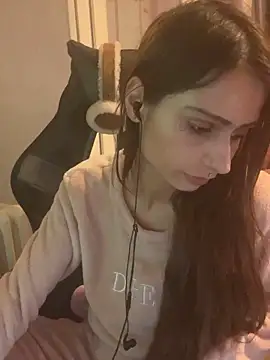 LaPetitechienne1 online show from 01-27-25, 05:26