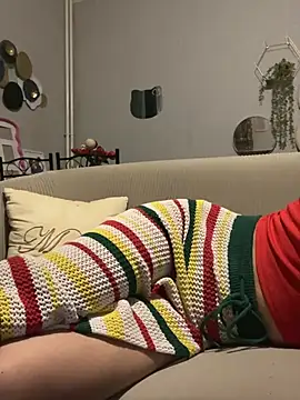 LaPetitechienne1 online show from 04-18-26, 08:09