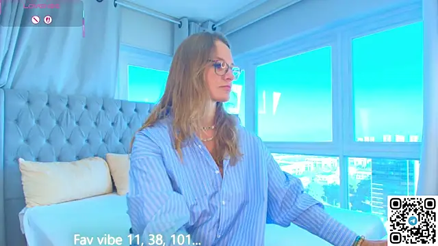 Snapshot of Milf_Tea chatting on 05-06-26, 11:26 Milf Tea online show from 05-06-26, 11:26