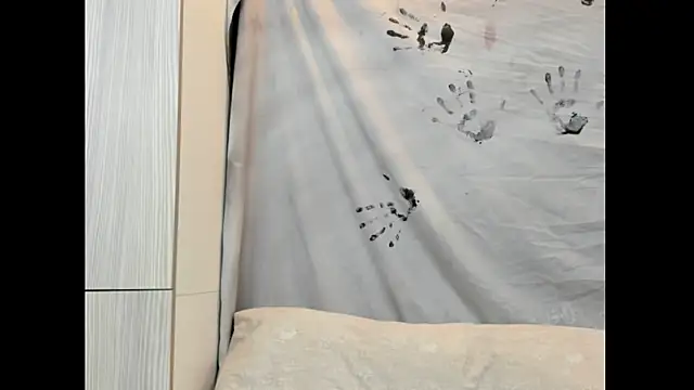 Mhelanny2 online show from 10-26-25, 03:29