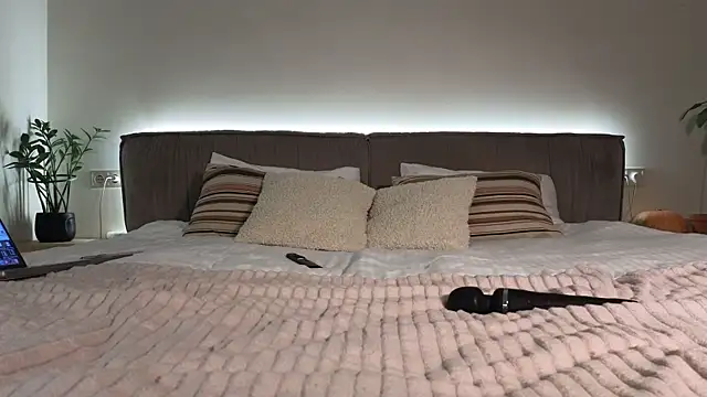 PassionAnn online show from 10-23-25, 07:01