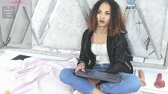 StefanyMiler online show from 12-17-24, 10:01