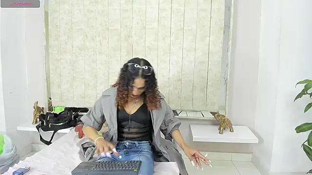 StefanyMiler online show from 02-12-25, 06:51