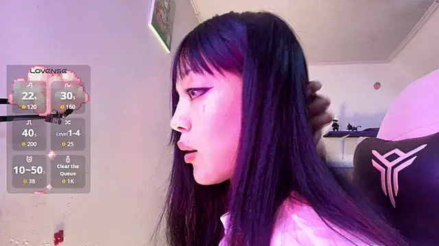 Snapshot of Persia_09 chatting on 10-29-25, 02:14 Persia 09 online show from 10-29-25, 02:14