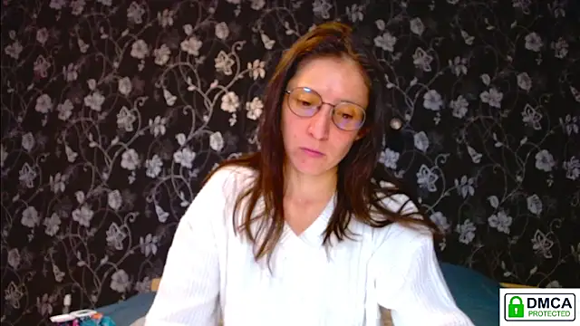 Snapshot of Sophi_Cute chatting on 05-10-26, 11:26 Sophi Cute online show from 05-10-26, 11:26