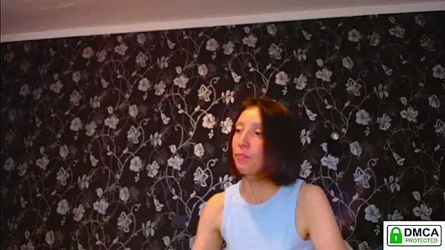 Snapshot of Sophi_Cute chatting on 05-12-26, 01:08 Sophi Cute online show from 05-12-26, 01:08