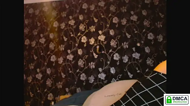 Snapshot of Sophi_Cute chatting on 06-11-26, 01:31 Sophi Cute online show from 06-11-26, 01:31