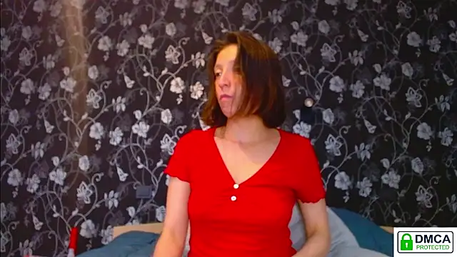 Snapshot of Sophi_Cute chatting on 06-12-26, 01:32 Sophi Cute online show from 06-12-26, 01:32