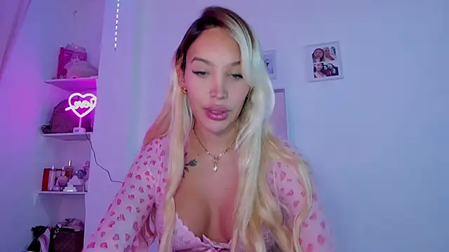 Snapshot of _viioletweekend_ chatting on 12-01-25, 07:30 viioletweekend online show from 12-01-25, 07:30