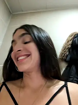 Snapshot of Sam_Sara chatting on 02-14-25, 01:08 Sam Sara online show from 02-14-25, 01:08