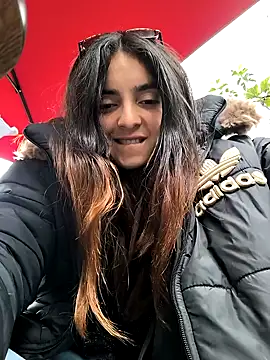 Snapshot of Sam_Sara chatting on 02-14-25, 09:10 Sam Sara online show from 02-14-25, 09:10