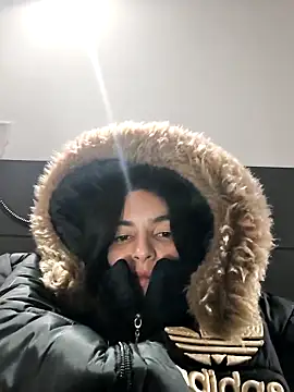 Snapshot of Sam_Sara chatting on 02-20-25, 12:19 Sam Sara online show from 02-20-25, 12:19