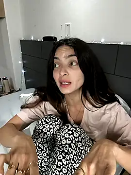 Snapshot of Sam_Sara chatting on 03-08-25, 04:34 Sam Sara online show from 03-08-25, 04:34