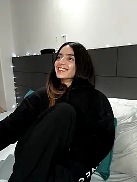 Snapshot of Sam_Sara chatting on 03-14-25, 10:05 Sam Sara online show from 03-14-25, 10:05