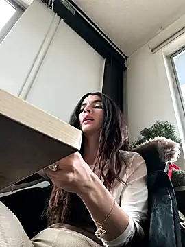 Snapshot of Sam_Sara chatting on 03-19-25, 05:39 Sam Sara online show from 03-19-25, 05:39