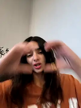 Snapshot of Sam_Sara chatting on 03-21-25, 04:51 Sam Sara online show from 03-21-25, 04:51