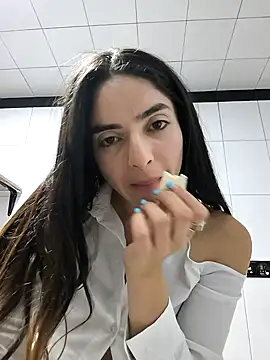 Snapshot of Sam_Sara chatting on 09-14-25, 05:17 Sam Sara online show from 09-14-25, 05:17