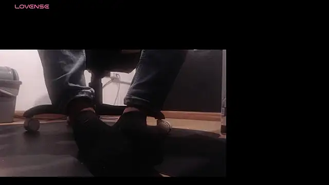 Snapshot of curiousskinny3 chatting on 02-11-26, 08:41 curiousskinny3 online show from 02-11-26, 08:41