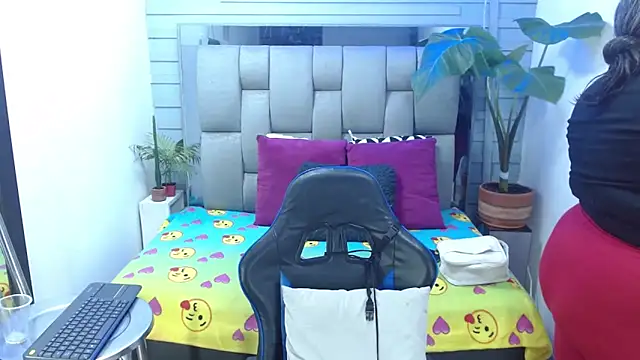 evelin zaens online show from 04-15-26, 04:30