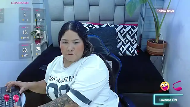 Snapshot of evelin_zaens chatting on 05-02-26, 04:17 evelin zaens online show from 05-02-26, 04:17