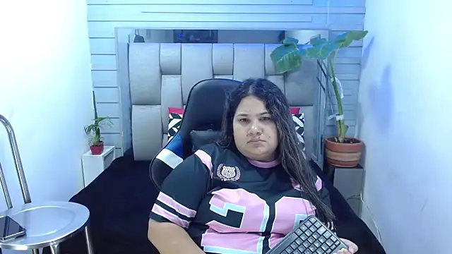 Snapshot of evelin_zaens chatting on 05-12-26, 03:47 evelin zaens online show from 05-12-26, 03:47