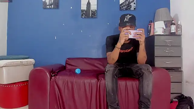 Snapshot of BeMyLover3 chatting on 03-16-25, 10:42 BeMyLover3 online show from 03-16-25, 10:42