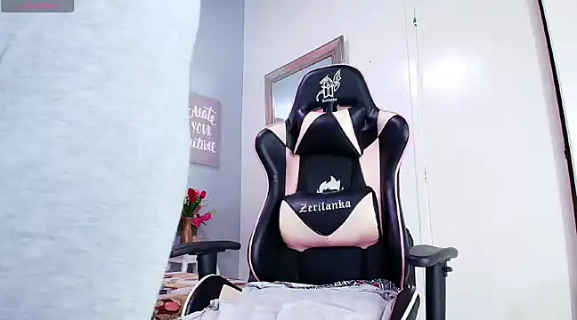 Snapshot of RebeccaSexx chatting on 01-06-25, 08:18 RebeccaSexx online show from 01-06-25, 08:18