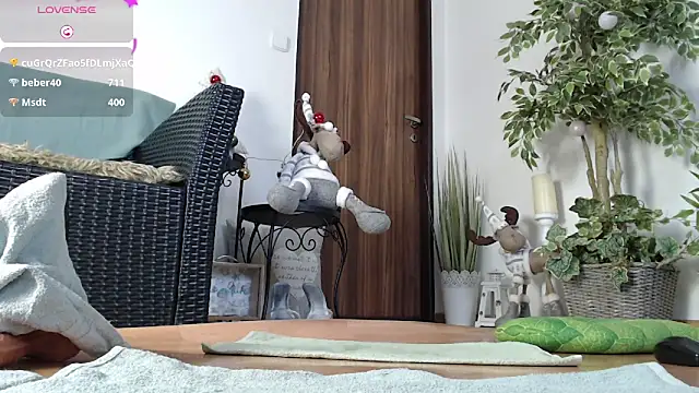 Snapshot of Squirtmania chatting on 12-24-24, 09:06 Squirtmania online show from 12-24-24, 09:06