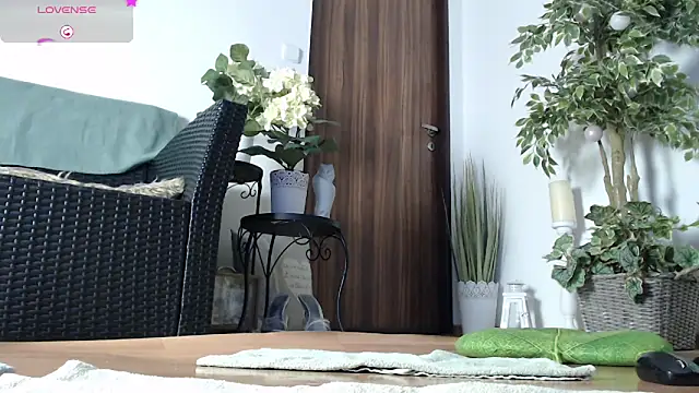 Snapshot of Squirtmania chatting on 12-29-24, 05:21 Squirtmania online show from 12-29-24, 05:21