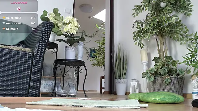 Snapshot of Squirtmania chatting on 03-14-25, 08:42 Squirtmania online show from 03-14-25, 08:42