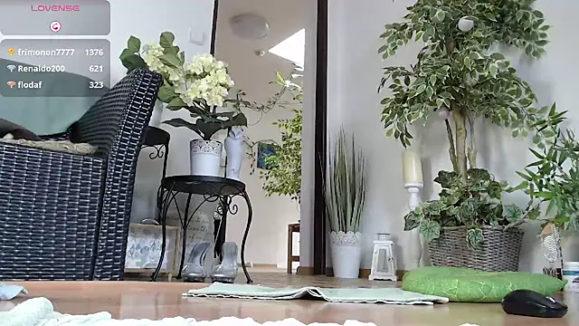 Snapshot of Squirtmania chatting on 03-15-25, 09:09 Squirtmania online show from 03-15-25, 09:09