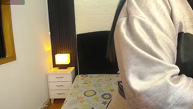 alicia moom online show from 03-13-25, 07:17