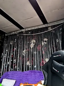 KikiXRed online show from 04-21-26, 09:15