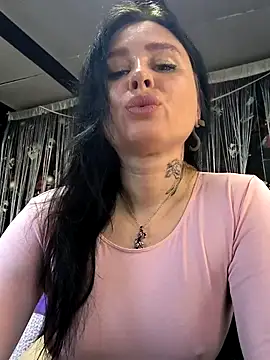 KikiXRed online show from 04-28-26, 04:39