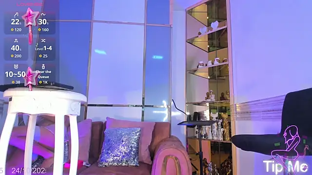 Snapshot of EmmaHills_Sex chatting on 10-24-25, 01:29 EmmaHills Sex online show from 10-24-25, 01:29