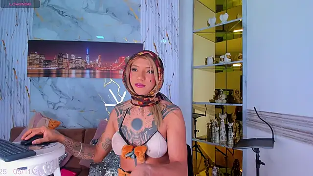 Snapshot of EmmaHills_Sex chatting on 11-05-25, 01:22 EmmaHills Sex online show from 11-05-25, 01:22