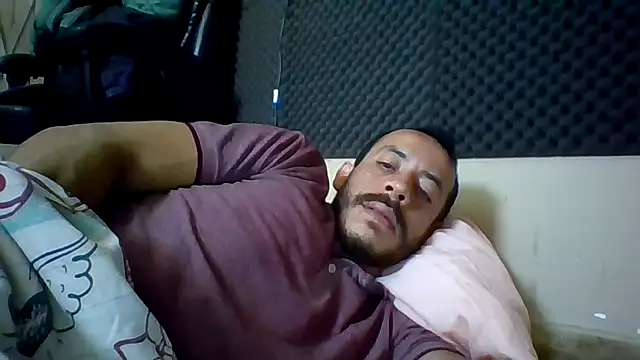 MachoScorpionCaralho online show from 04-28-26, 12:21