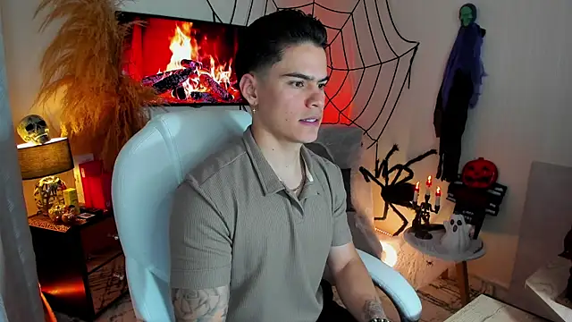 Snapshot of Matias_Murrier chatting on 10-25-25, 12:02 Matias Murrier online show from 10-25-25, 12:02