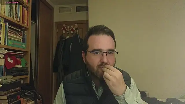 curiosillo83 online show from 03-10-25, 05:18